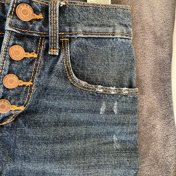 Never worn. Girls frayed button up jean skirt from OLD NAVY! - Picture 6 of 7